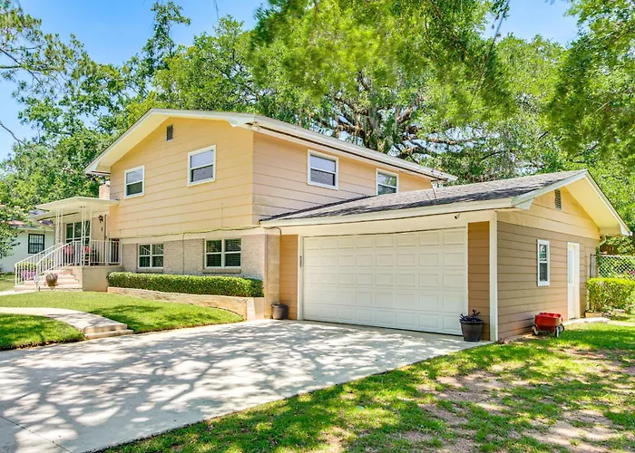 Сasa de vacaciones 2 Mi To Fsu & Famu: W/ Spacious Deck! Tallahassee